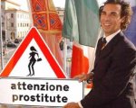 azzolini_sindaco_mogliano_cartello_prostitute.jpg