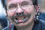 rolf-buchholz-foto-uomo-con-piu-piercing-al-mondo.jpg