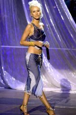 Christina-Aguilera-3.jpg